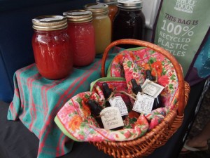 Homemade Shrubs and Bitters made their debut at the Covington Farmers Market last week! Handcrafted by Liz Bragdon, they are at the Kombucha Girl Living Beverage table!