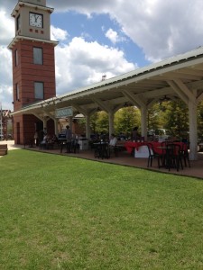 Don't forget that the Covington Farmers Market is at the Covington Trailhead on Wednesdays, 11 am - 2 pm, serving more prepared foods for lunchtime! 